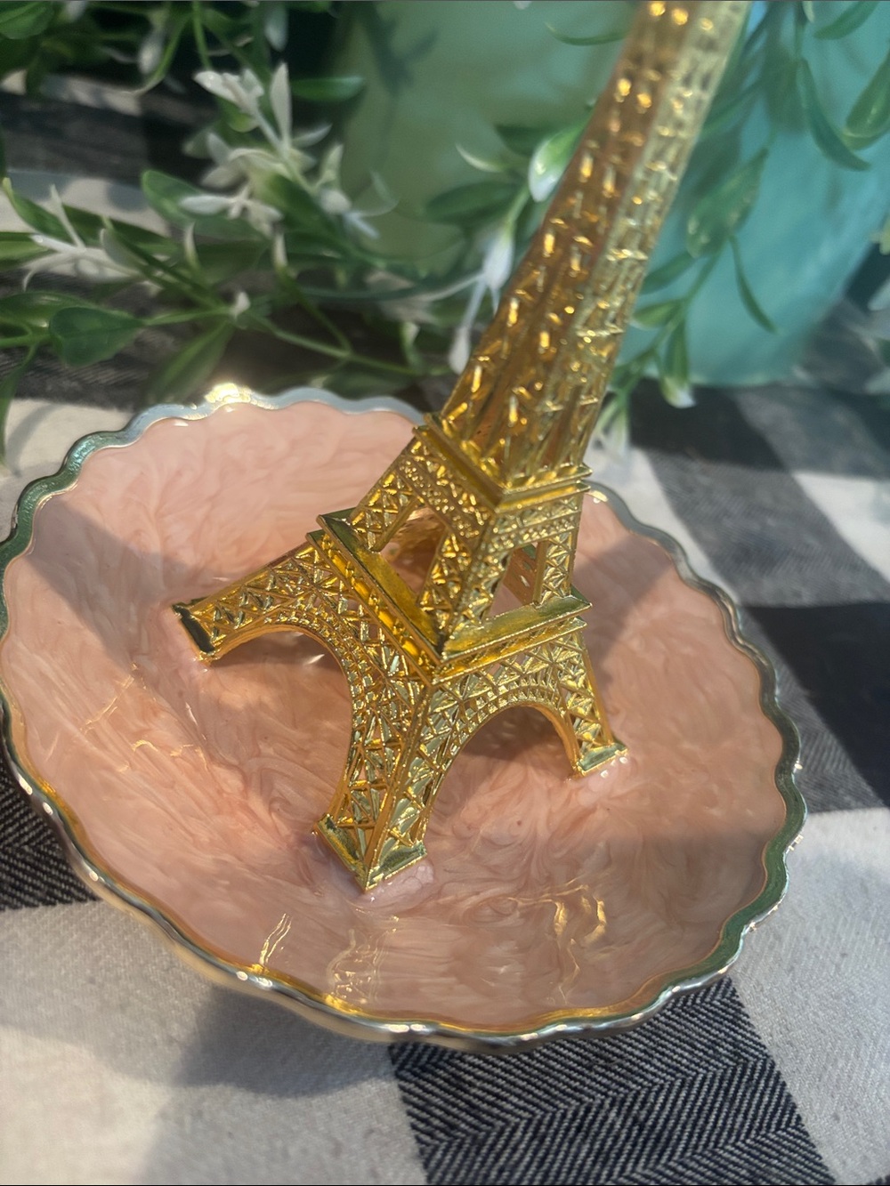 Gold Eiffel Tower Decorative Ring Holder - Pink Dish - Picture 4 of 4